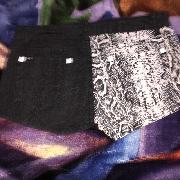 Lovesick shorts - Picture 2 of 3